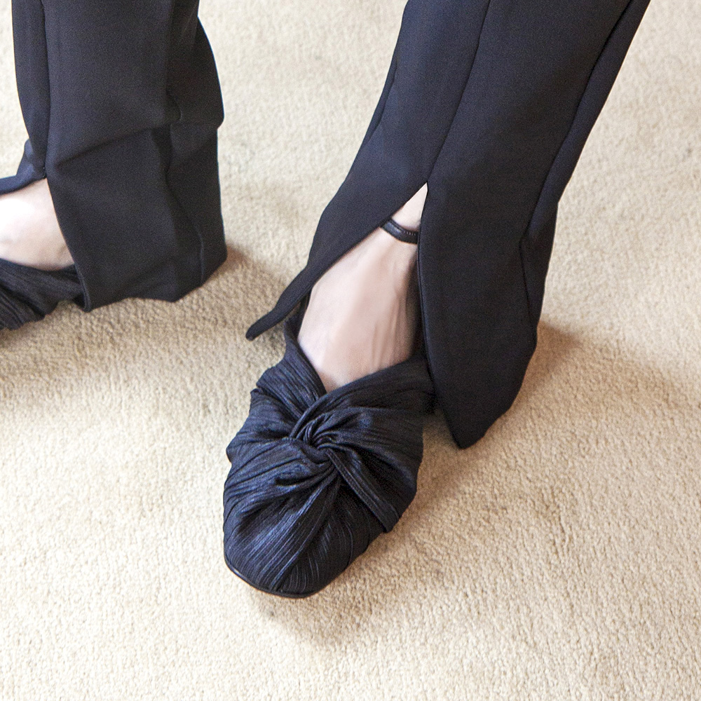 Twist pointed flat shoes_Black