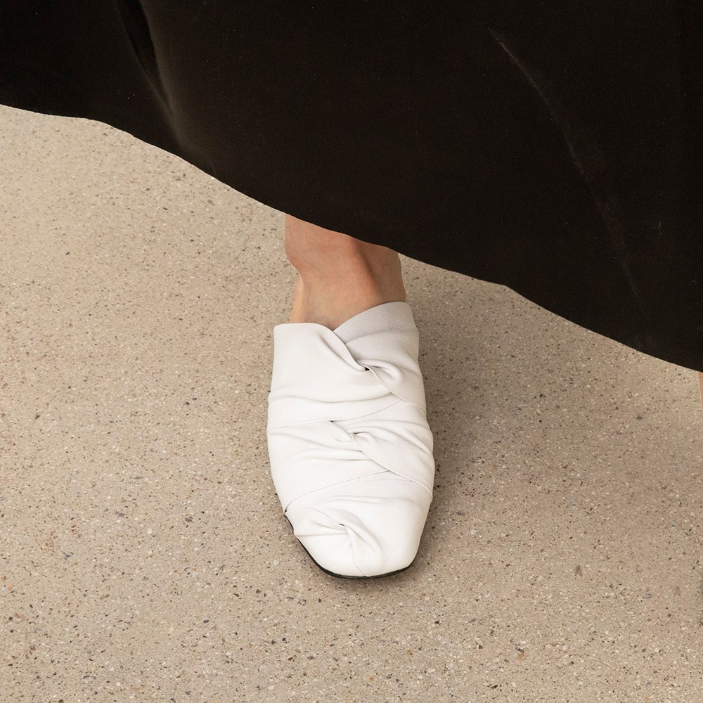 3 knotted flat mules_White