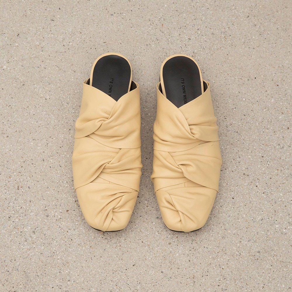 3 knotted flat mules_Butter